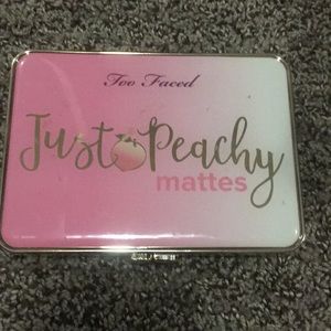 Too faced too peachy mattes